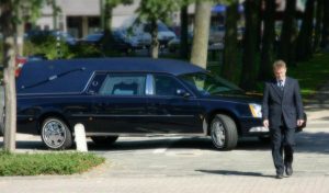 La Sindaca Appendino vieta i carri funebri nelle domeniche senz’auto. Non è proprio così