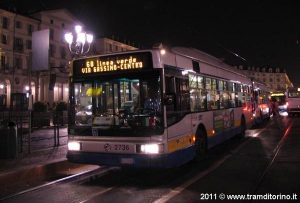 Torino, agenti fermano molestatore su linea autobus