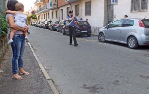 Muore neonato abbandonato in strada a Settimo Torinese
