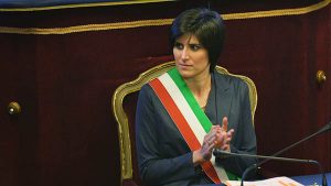 Chiara Appendino si mette di traverso a Casapound: ora diventi grande e molli Di Maio