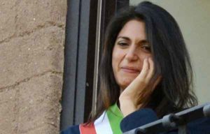 Roma, inchiesta nomina Marra: chiesto rinvio a giudizio per falso per Virginia Raggi