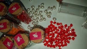 Torino, Guardia di Finanza sequestra falsi accessori di noto marchio di cristalli