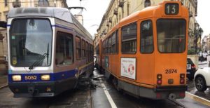 Torino, scontro tra due tram: sedici feriti