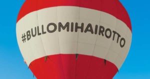 Alessandria, la crudeltà dell’idiozia: legano l’insegnante alla sedia e la prendono a calci