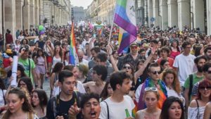 Centomila persone al Torino Pride (ma non tutti sono d’accordo, anzi…)