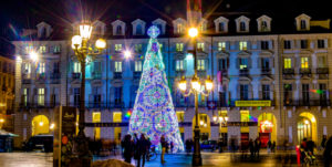 “Sto telefonando, spegni quella musica, negra”. E’ accaduto a Torino, all’aperto