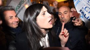 E Chiara Appendino si inimica anche i negozianti…