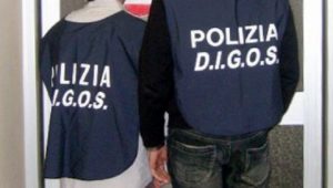 Auto danneggiata da un ordigno esplosivo (video): arrestato il colpevole