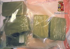 Arrestato sul Dora Napoli con 350 grammi di hashish