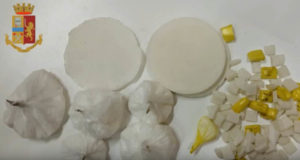 Smerciavano ostie di crack. Ingente sequestro della Polizia di Stato