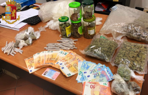 Torino. Trovato in possesso di diversi pacchetti di “sigarette di marijuana”. Arrestato