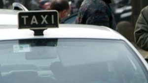 Taxi gratis per chi si ubriaca, ma se sei malato e non cammini il taxi te lo paghi