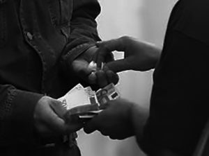 Sala scommesse trasformata in base di spaccio