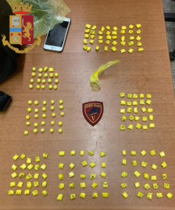 Sequestrati centottantaquattro ovuli di cocaina