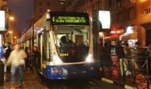 Torino: sventa un furto a bordo dell’autobus ma poi viene insultata. La Polizia ferma il ladro in via Monte Rosa