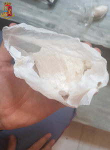 La Polizia di Stato sequestra due chili di droga e arresta due persone