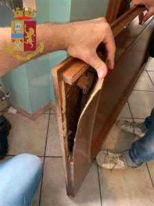 Posto insolito dove nascondere lo stupefacente. Giovane 23enne arrestato dalla Polizia