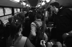 Torino: gli rubano il cellulare, ma riconosce le autrici sull’autobus che vengono arrestate