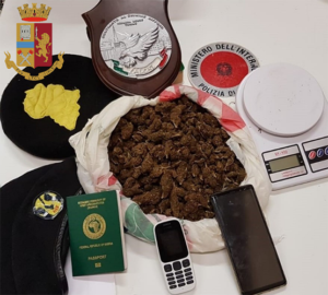 Sequestrato un chilo e mezzo di marijuana. Due arresti a Torino