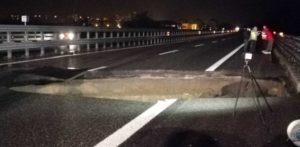 Ad Asti chiusa la Torino-Piacenza per una voragine