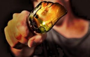 Colpisce il rivale con cocci di bottiglia: arrestato a Torino per tentato omicidio