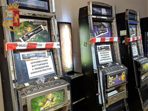 Torino: Controlli del Commissariato San Secondo. Sanzionati due esercizi commerciali