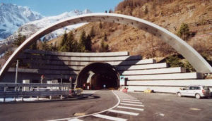 Quattro arresti per spaccio di droga via tunnel del Monte Bianco