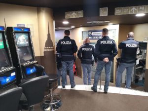 Cronaca Torino, rapina in supermercato e oltre cento mila euro di sanzioni ad una sala Bingo di Piazza Massaua