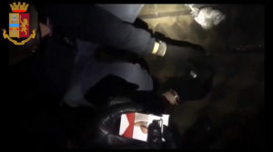 Torino: sostanza stupefacente nella canna fumaria di un edificio a barriera Milano