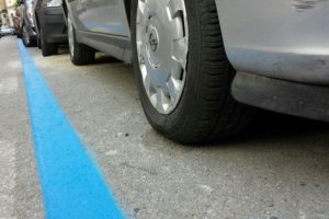 Torino, parcheggio gratuito sulle strisce blu per le persone con disabilità