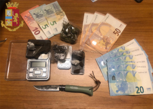 All’autolavaggio con la macchina rubata. Quattro minori denunciati per ricettazione