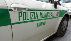 La Polizia Municipale salva una giovane donna che stava per lanciarsi nel fiume Dora