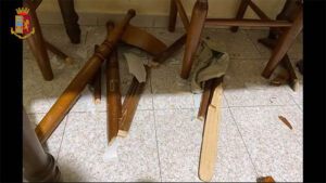 Maltratta moglie e figli: arrestato