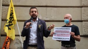 E poi c’è l’uomo del PD che ha dato il bonus in beneficenza, perché il buon cuore è il buon cuore. E si autosospende