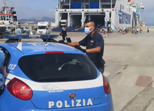 Commette una lunga serie di reati in pochi giorni. Arrestato a Torino