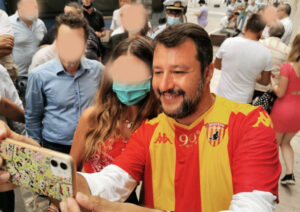 Salvini che negava il Covid19, chiede ed ottiene il rinvio del processo per vilipendio alla magistratura, causa Covid19