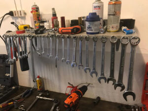 Autoriparatore abusivo. La Polizia Municipale eleva sanzioni e sequestra l’officina