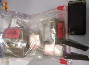Torino: 8 panetti di hashish nascosti in soffitta. Pusher arrestato