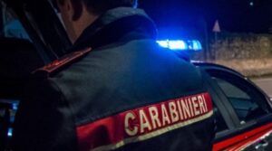 Uccide moglie, figlio e i padroni di casa. E all’arrivo degli agenti tenta il suicidio