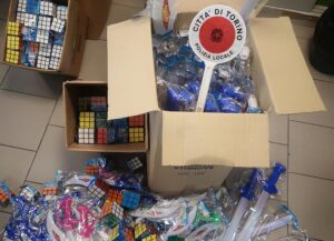 La Polizia Locale sequestra 345 giocattoli per bambini, privi di marcatura