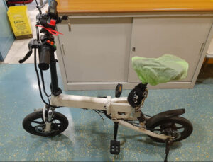 Il mezzo sul quale circola è irregolare: multe per 8.500 euro