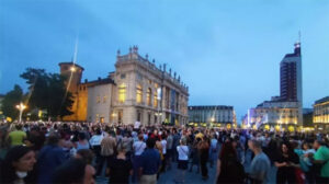 Manifestazione definita “spontanea” [sic] contro il Green Pass a Torino al grido di “Libertà”: ci provano di nuovo