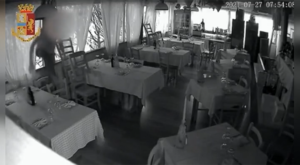 Il ladro amava le maglie da calcio. Arrestato martedì scorso