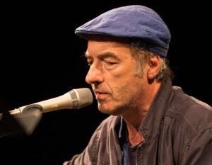 Continua la ventesima edizione del festival “Paesaggi e oltre / landscapes and beyond”. Il 7 agosto David Riondino