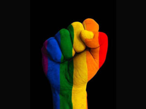 “Siete una coppia gay. Un cancro per tutti”. Raccolta di firme a Torino per buttarli fuori dal condominio