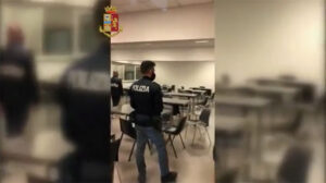 Torino, perquisizioni al centro sociale Askatasuna dopo l’assalto alla sede de “La Stampa”