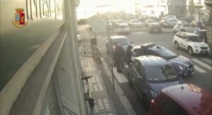 Rapinano un’anziana donna. Due arresti a Torino