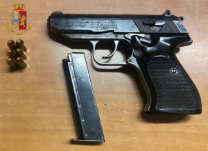 Torino. La polizia arresta due spacciatori. Sequestrati oltre un chilo di cocaina e una pistola