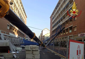 Sono tre i morti causati dal crollo della gru a Torino
