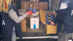 Torino: 763 bombe carta sequestrate dalla Divisione PAS